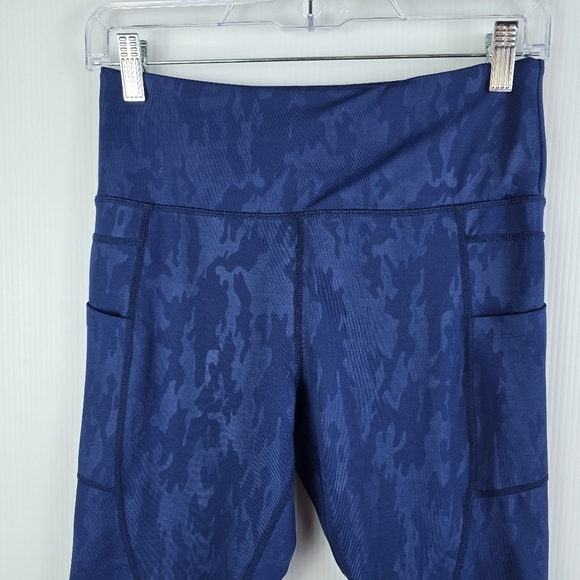 NWOT Zyia Active Blue Camo Light N Tight Capri Leggings Size 8-10 Activewear - Picture 4 of 12